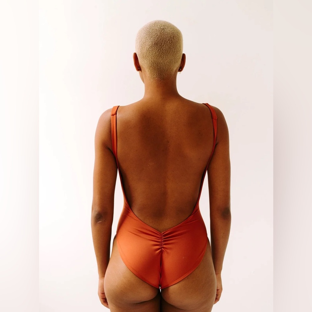 Lonré Bodywear Minimalist One-Piece Swimsuit – Small, Sculpting Clay, Like New